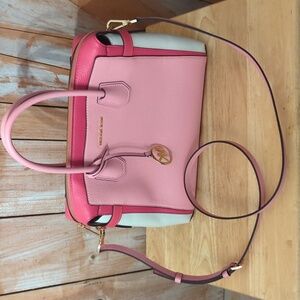 Awesome Michael Kors Pink And White Super Cute Purse!!